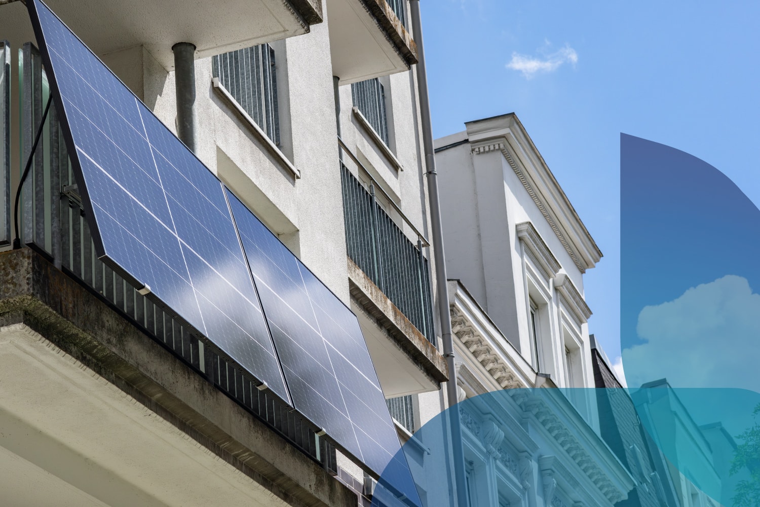 Pannello fotovoltaico installato su un balcone di un’abitazione 