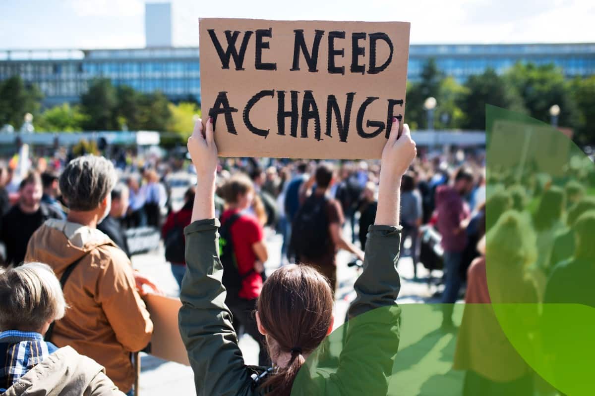 Un cartello di una manifestazione per combattere il cambiamento climatico