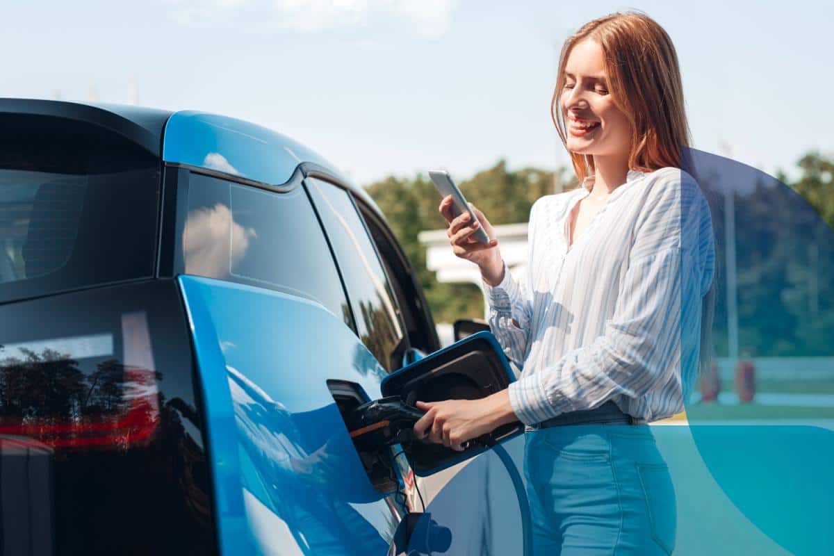 ragazza auto elettrica 